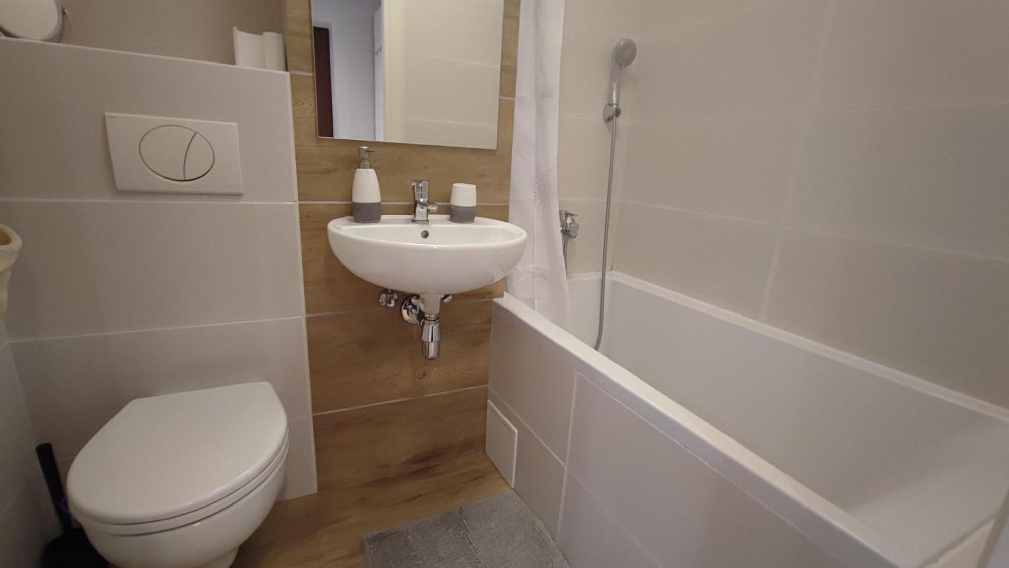 Lenki Apartamenty Metro Brodno Varsóvia Exterior foto